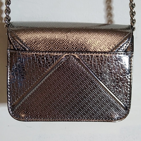CALVIN KLEIN Saffiano Mini Crossbody with push lock closure - Picture 4 of 7